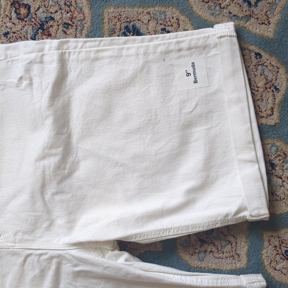 Women's Old Navy High Rise Bermuda Shorts NWT - Picture 4 of 7